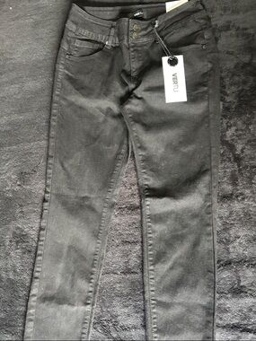 VERTU Black Skinny Jeans with Tag